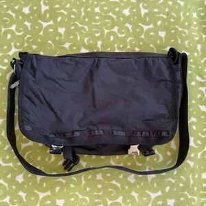 LeSportsac messenger bag black silver crossbody book bag excellent condition